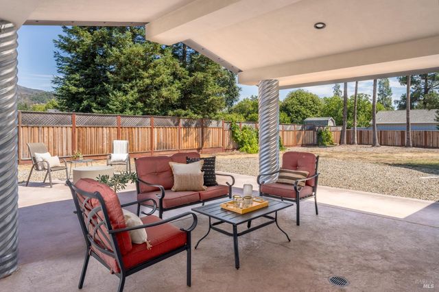 390 Treehaven Ln, Kenwood, CA 95452