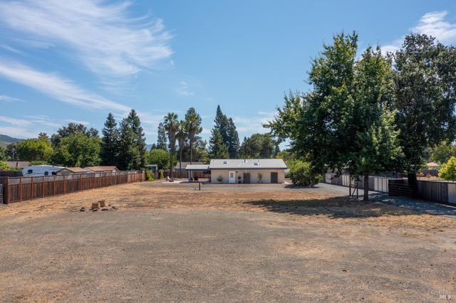 390 Treehaven Ln, Kenwood, CA 95452