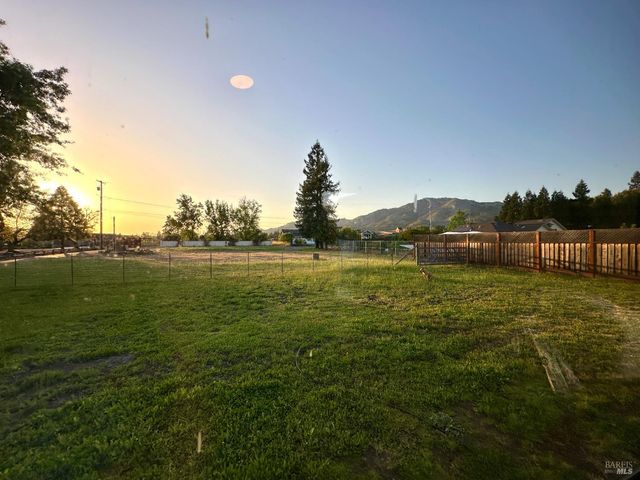 390 Treehaven Ln, Kenwood, CA 95452