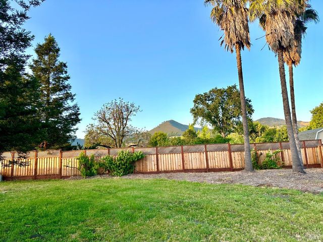 390 Treehaven Ln, Kenwood, CA 95452
