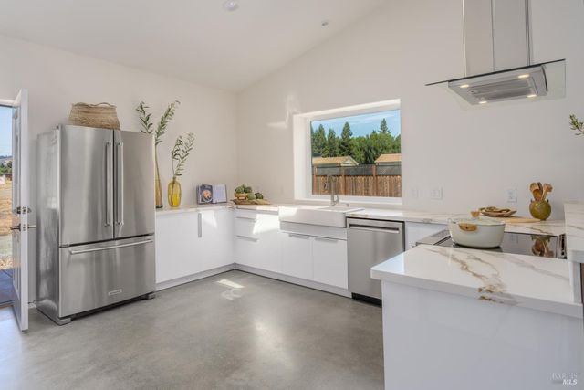 390 Treehaven Ln, Kenwood, CA 95452