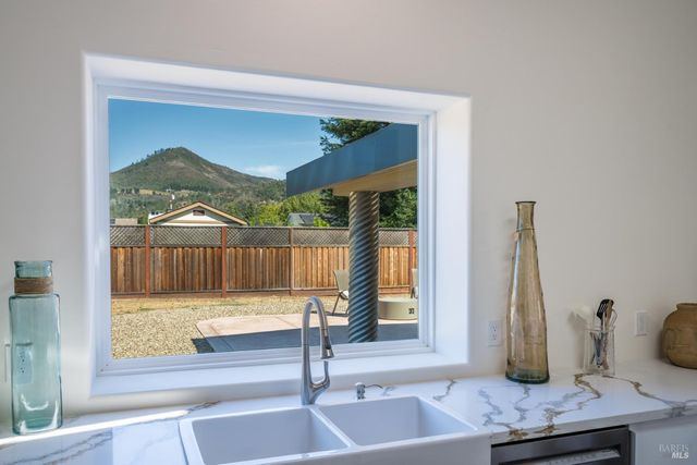 390 Treehaven Ln, Kenwood, CA 95452