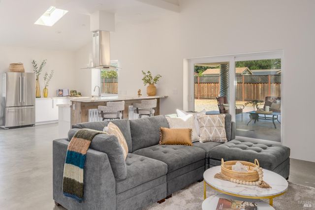 390 Treehaven Ln, Kenwood, CA 95452