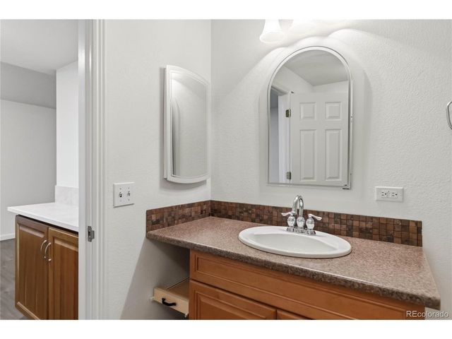 5943 S Xenophon Ct, Littleton, CO 80127