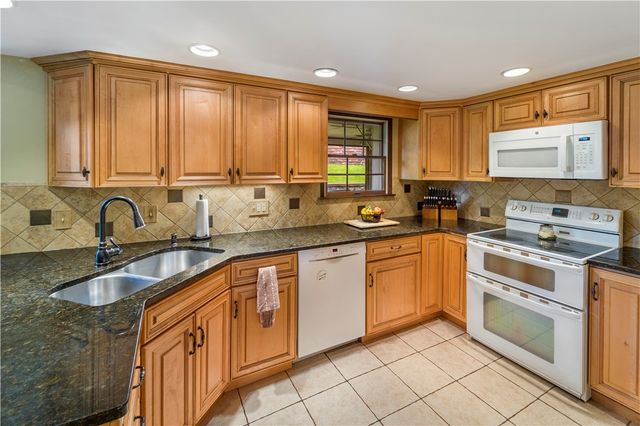 640 Westland Dr, Richland, PA 15044