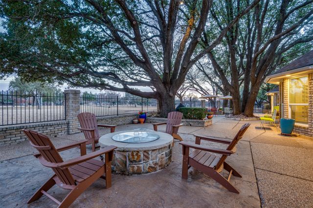 1114 Country Club Court, Mansfield, TX 76063