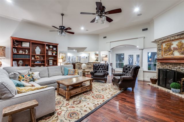 1114 Country Club Court, Mansfield, TX 76063