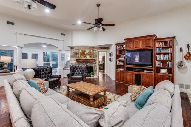 1114 Country Club Court, Mansfield, TX 76063