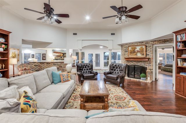 1114 Country Club Court, Mansfield, TX 76063