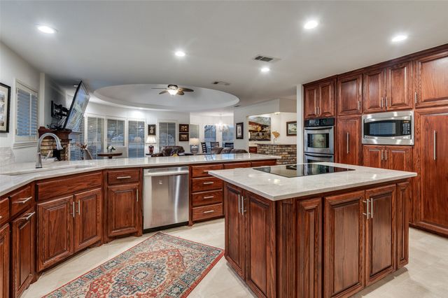 1114 Country Club Court, Mansfield, TX 76063