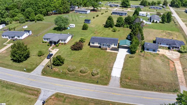 3589 Neely Ferry Road, Laurens, SC 29360