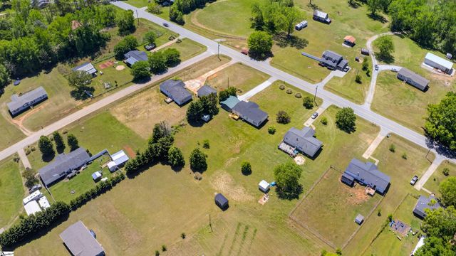 3589 Neely Ferry Road, Laurens, SC 29360