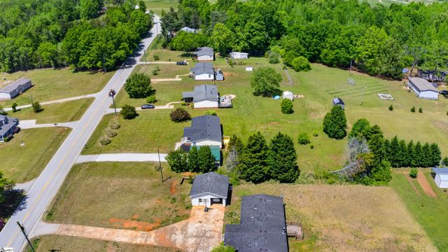 3589 Neely Ferry Road, Laurens, SC 29360