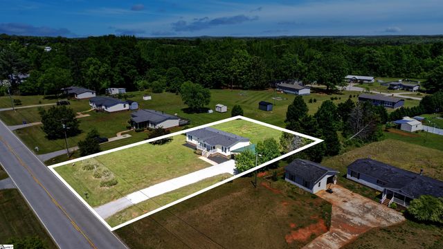 3589 Neely Ferry Road, Laurens, SC 29360