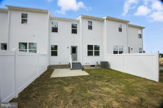 8 KESSEL RUN, Berlin, NJ 08009