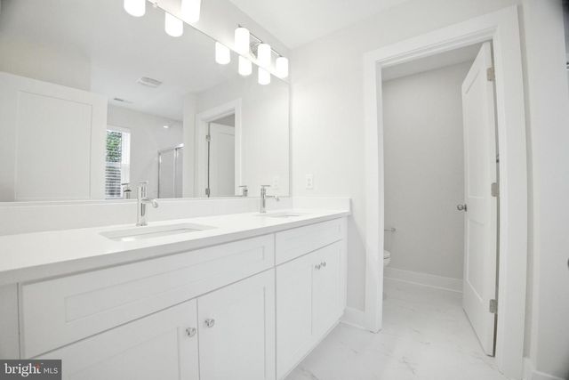 8 KESSEL RUN, Berlin, NJ 08009