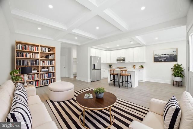 8 KESSEL RUN, Berlin, NJ 08009