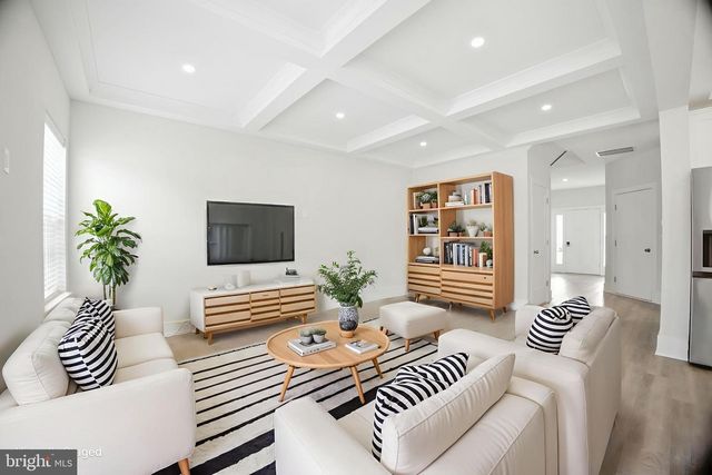 8 KESSEL RUN, Berlin, NJ 08009