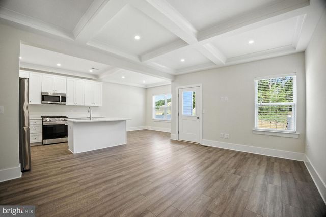 8 KESSEL RUN, Berlin, NJ 08009