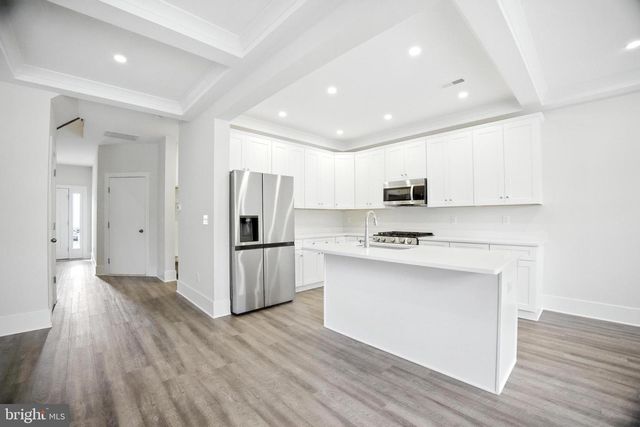 8 KESSEL RUN, Berlin, NJ 08009