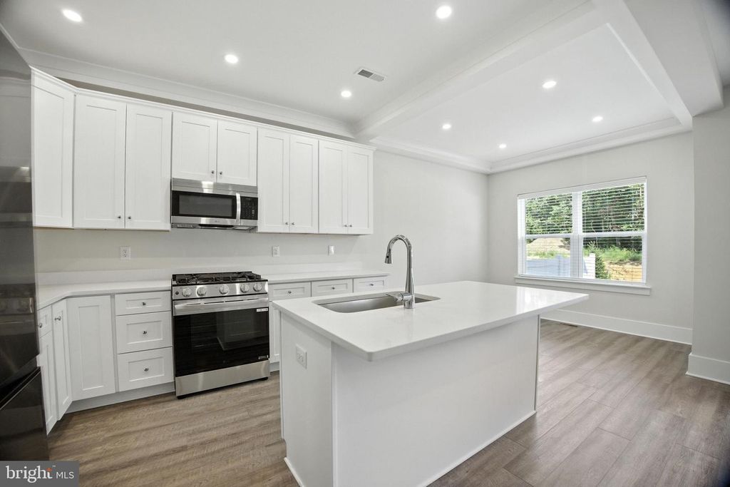 8 KESSEL RUN, Berlin, NJ 08009