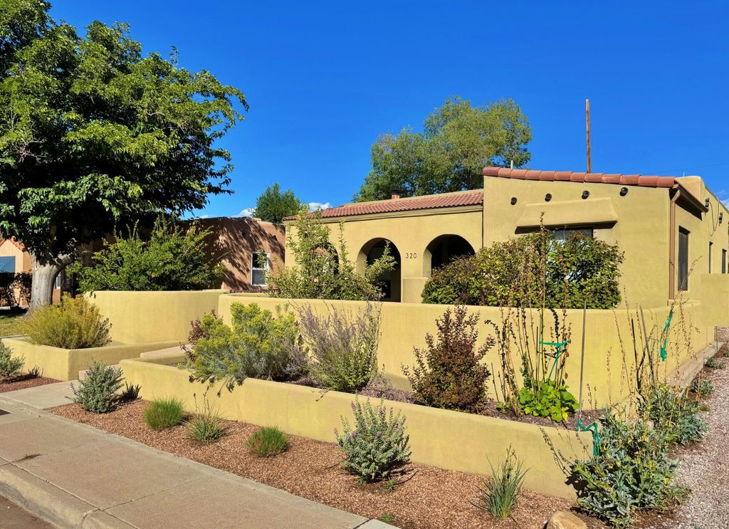 320 Amherst Drive NE, Albuquerque, NM 87106