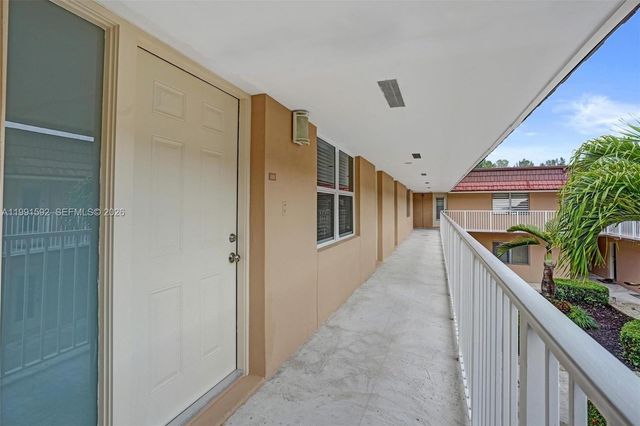 5325 SW 77th Ct 205F, Miami, FL 33155