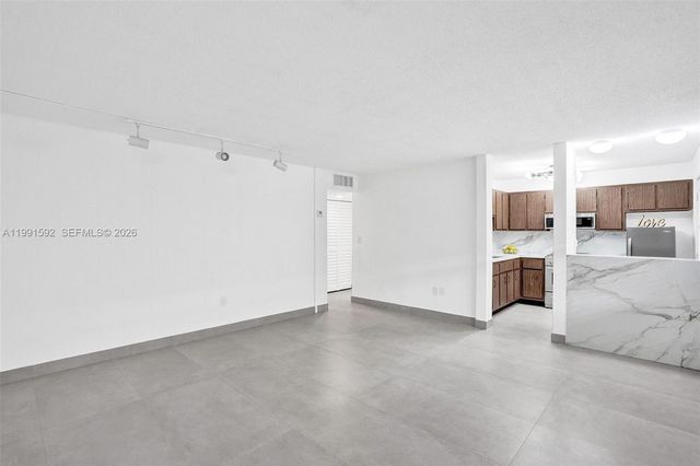 5325 SW 77th Ct 205F, Miami, FL 33155