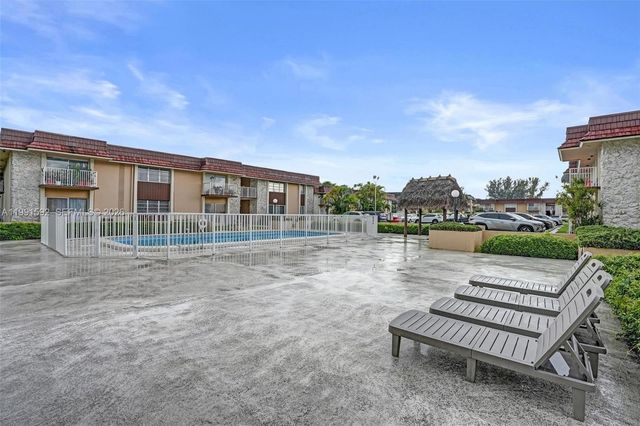 5325 SW 77th Ct 205F, Miami, FL 33155