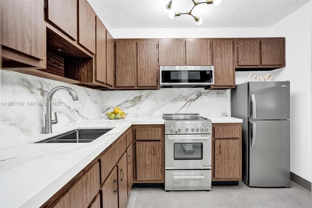 5325 SW 77th Ct 205F, Miami, FL 33155