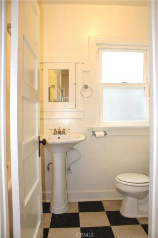 1848 Temple Avenue, Signal Hill, CA 90755
