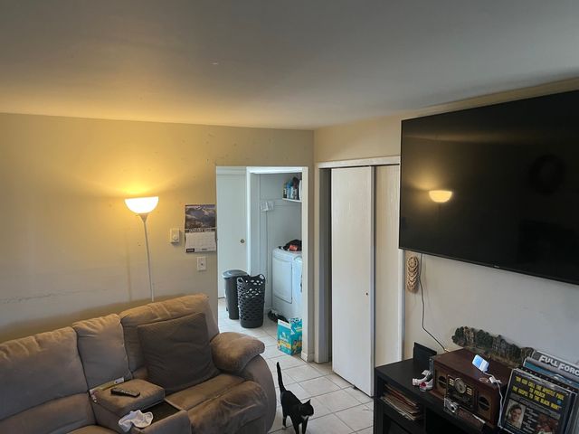 1062 N Highland Avenue, Aurora, IL 60506