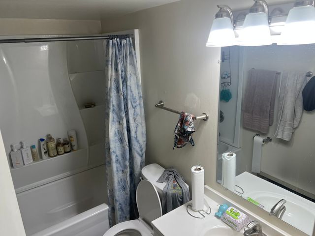 1062 N Highland Avenue, Aurora, IL 60506