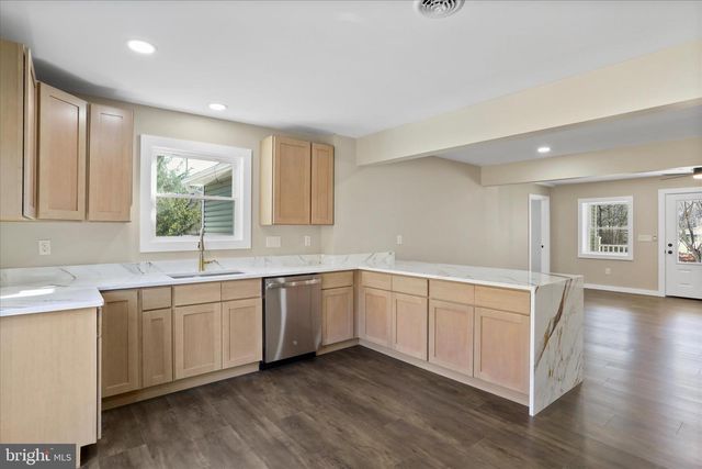 30 DRY RUN RD, Burlington, WV 26710