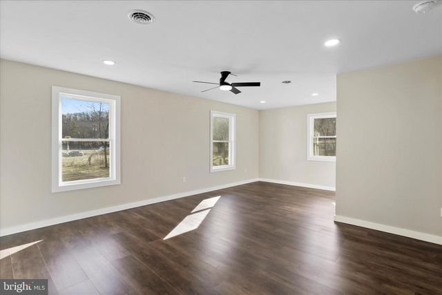 30 DRY RUN RD, Burlington, WV 26710