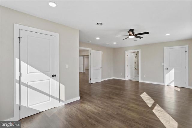 30 DRY RUN RD, Burlington, WV 26710