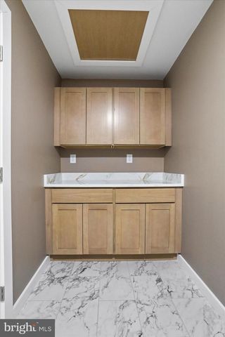 30 DRY RUN RD, Burlington, WV 26710