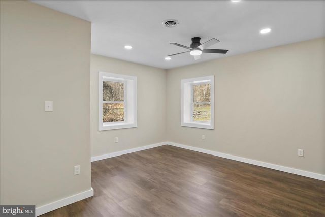 30 DRY RUN RD, Burlington, WV 26710