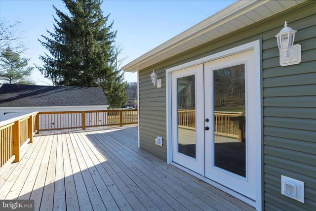 30 DRY RUN RD, Burlington, WV 26710