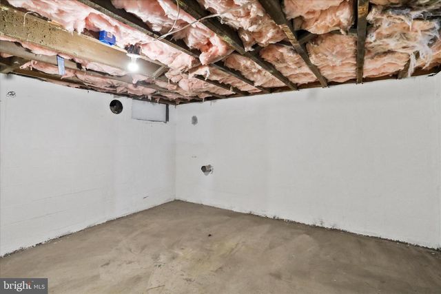 30 DRY RUN RD, Burlington, WV 26710