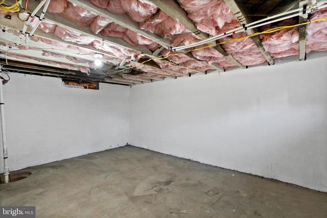 30 DRY RUN RD, Burlington, WV 26710