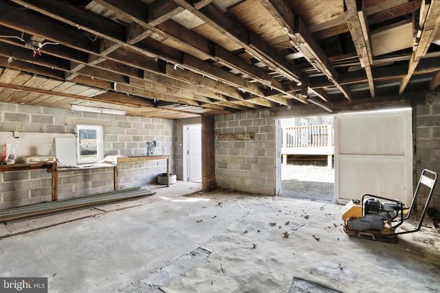 30 DRY RUN RD, Burlington, WV 26710