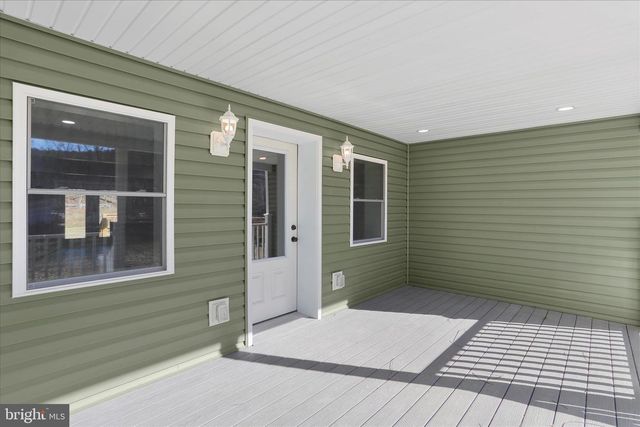 30 DRY RUN RD, Burlington, WV 26710