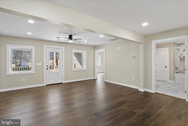 30 DRY RUN RD, Burlington, WV 26710