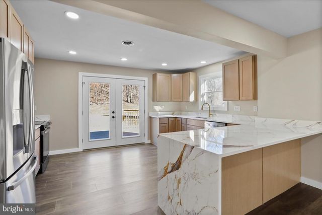 30 DRY RUN RD, Burlington, WV 26710