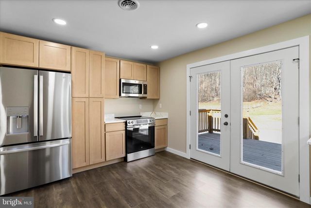 30 DRY RUN RD, Burlington, WV 26710