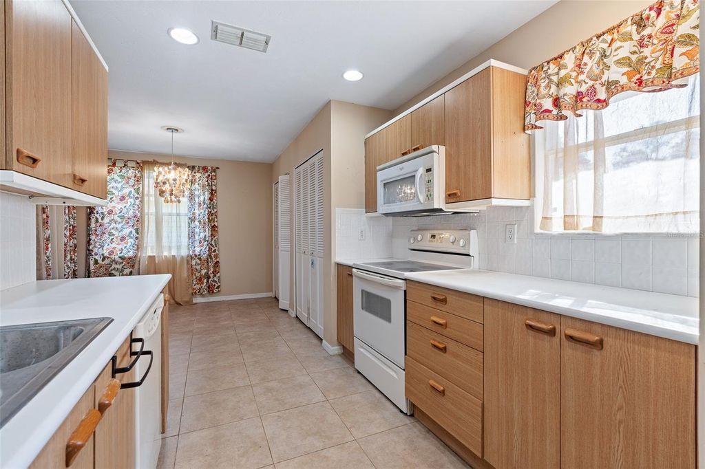 Image 11 of property listing at 22 JASMINE RUN, Ormond Beach, FL 32174