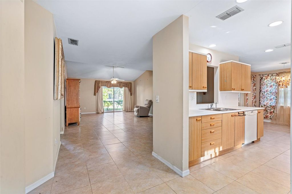 Image 7 of property listing at 22 JASMINE RUN, Ormond Beach, FL 32174