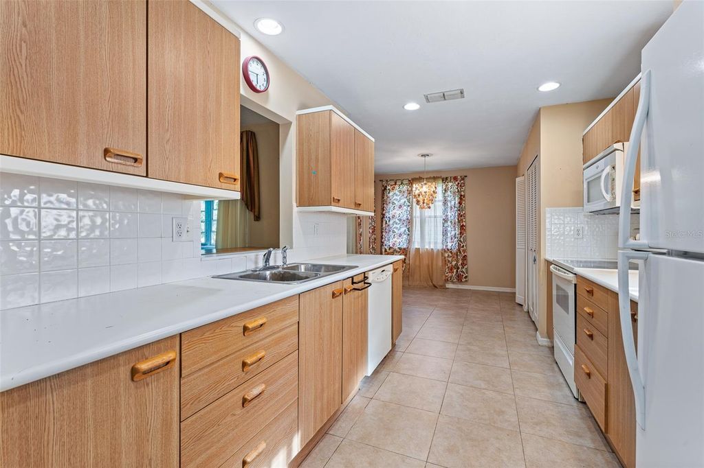 Image 8 of property listing at 22 JASMINE RUN, Ormond Beach, FL 32174