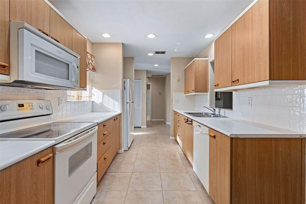 Image 9 of property listing at 22 JASMINE RUN, Ormond Beach, FL 32174